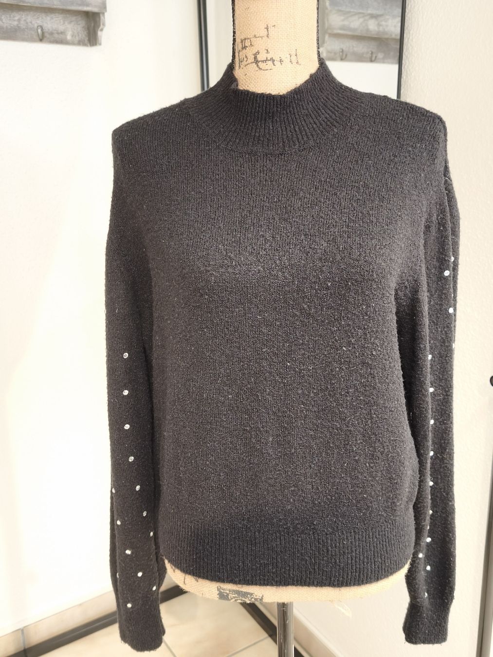 H&M Maglioni & Felpe: Pullover Divided H&M schwarz mit Strass Grösse M – Nuovo (secondo la descrizione) da Emmetten venduto da SecondhandSiska