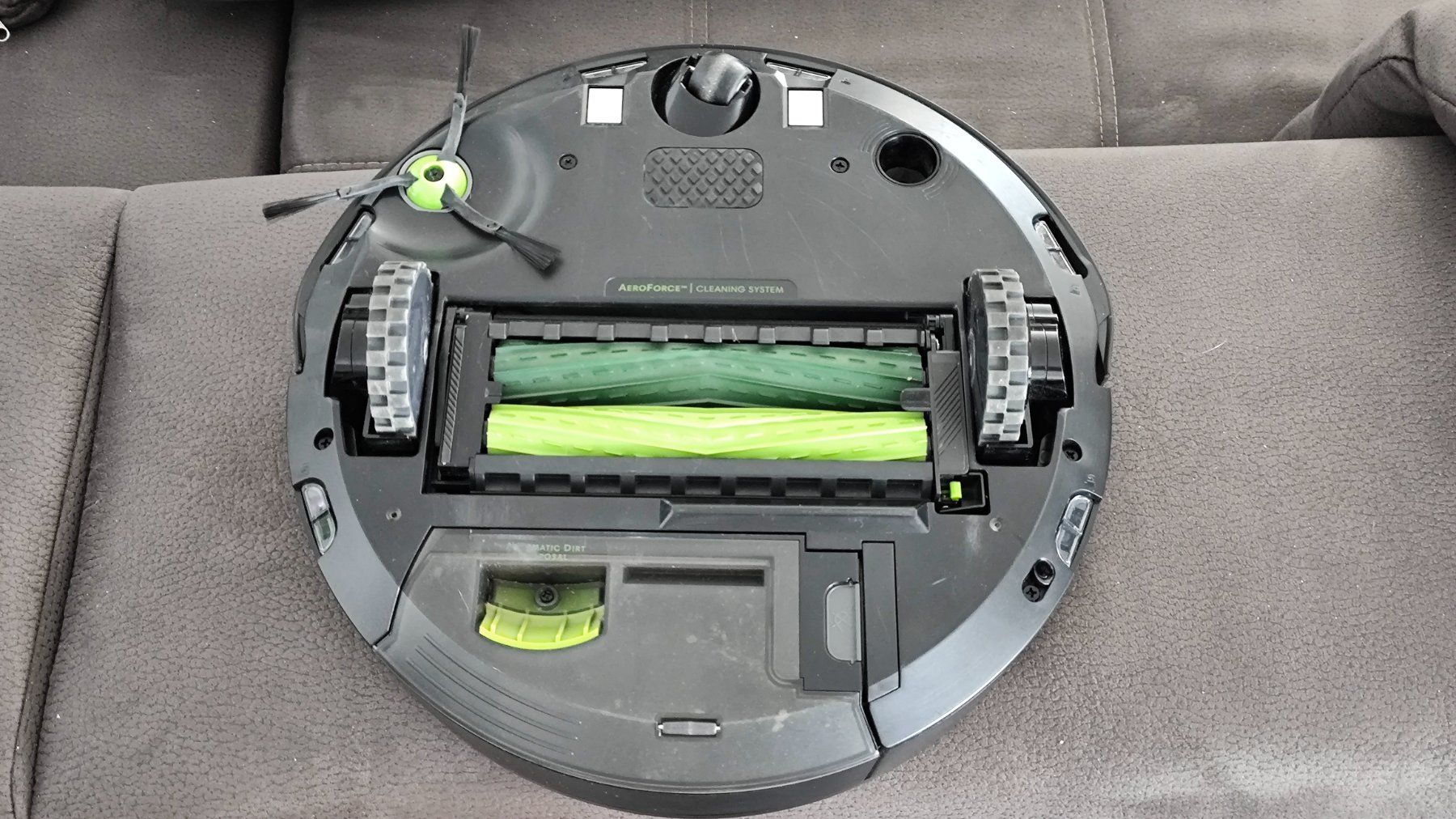 Irobot Aspirapolveri & Accessori: iRobot Roomba j7+ mit CleanBase und Zubehör – Usato da Oberrohrdorf venduto da Gravedigga 4