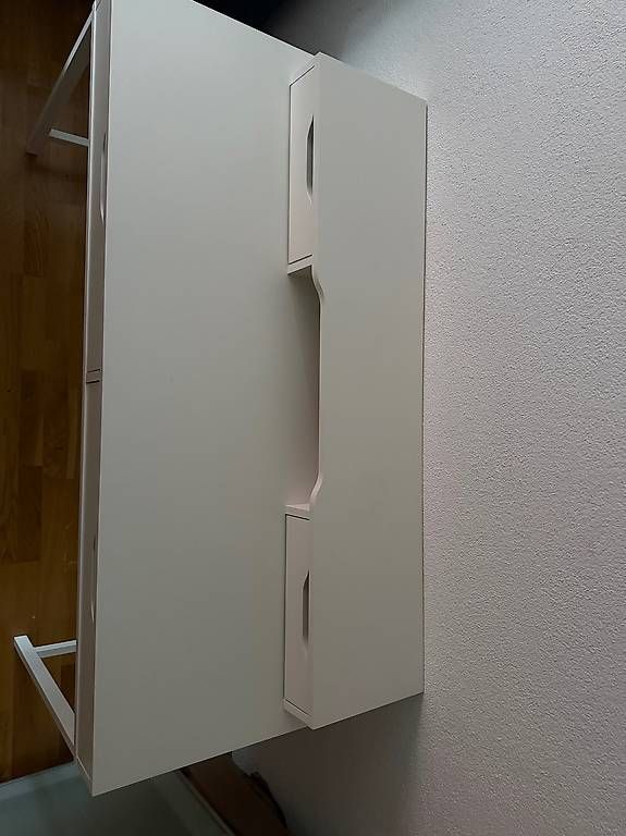 Ikea Scrivanie: Moderner weisser Schreibtisch mit 4 Schubladen – Usato da Luzern venduto da deb_pxp9 1