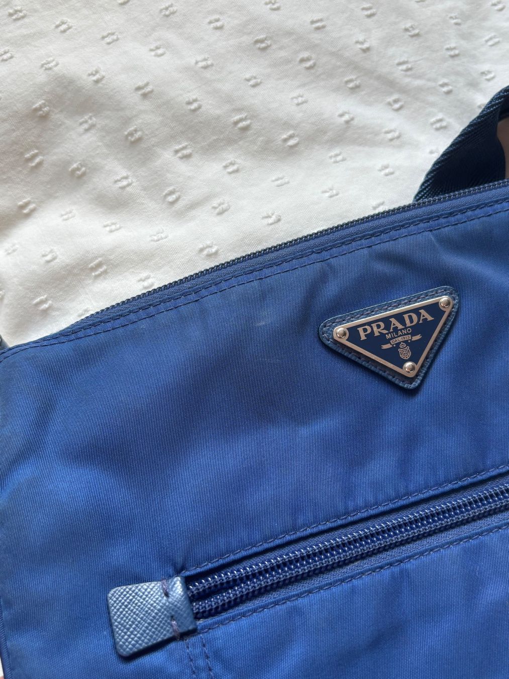 Prada Taschen: Prada Messenger Bag - Navy Nylon – Gebraucht aus Bulle von lalooo 6