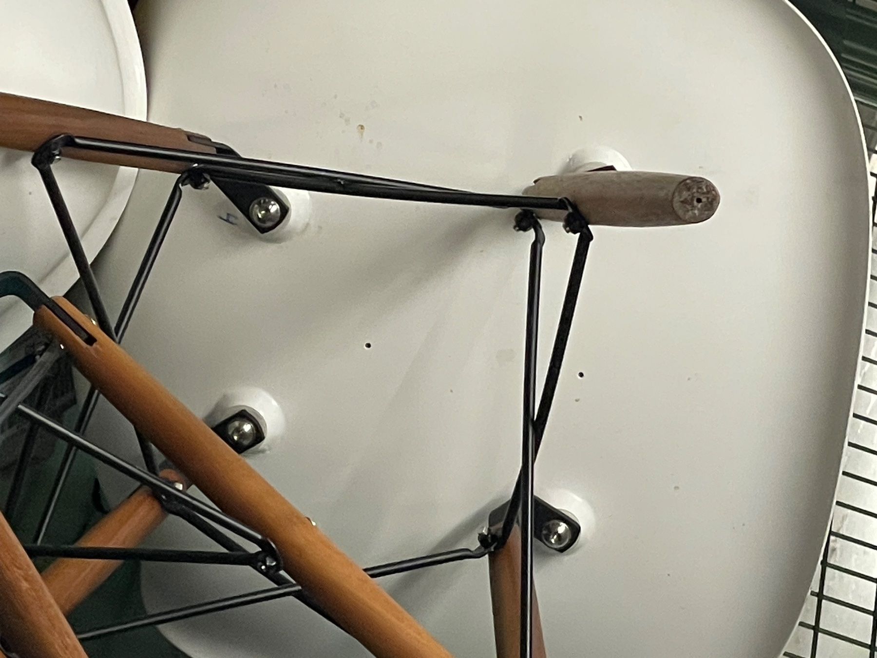 Stühle: Vintage Stuhl Weiss – Gebraucht aus Zürich von Vintage-1993 7