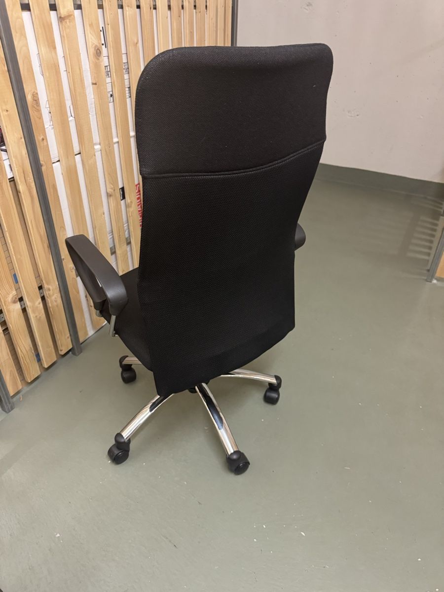 Pfister Poltrone: Office chair black  – Difettoso da Dietikon venduto da and_bv5y 1
