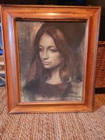 Gerahmtes Portrait einer jungen Frau