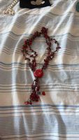 Collier ethnique perles rouges et bleues avec pendentif