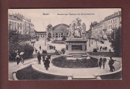 BASEL - Strassburger-Denkmal - Leute