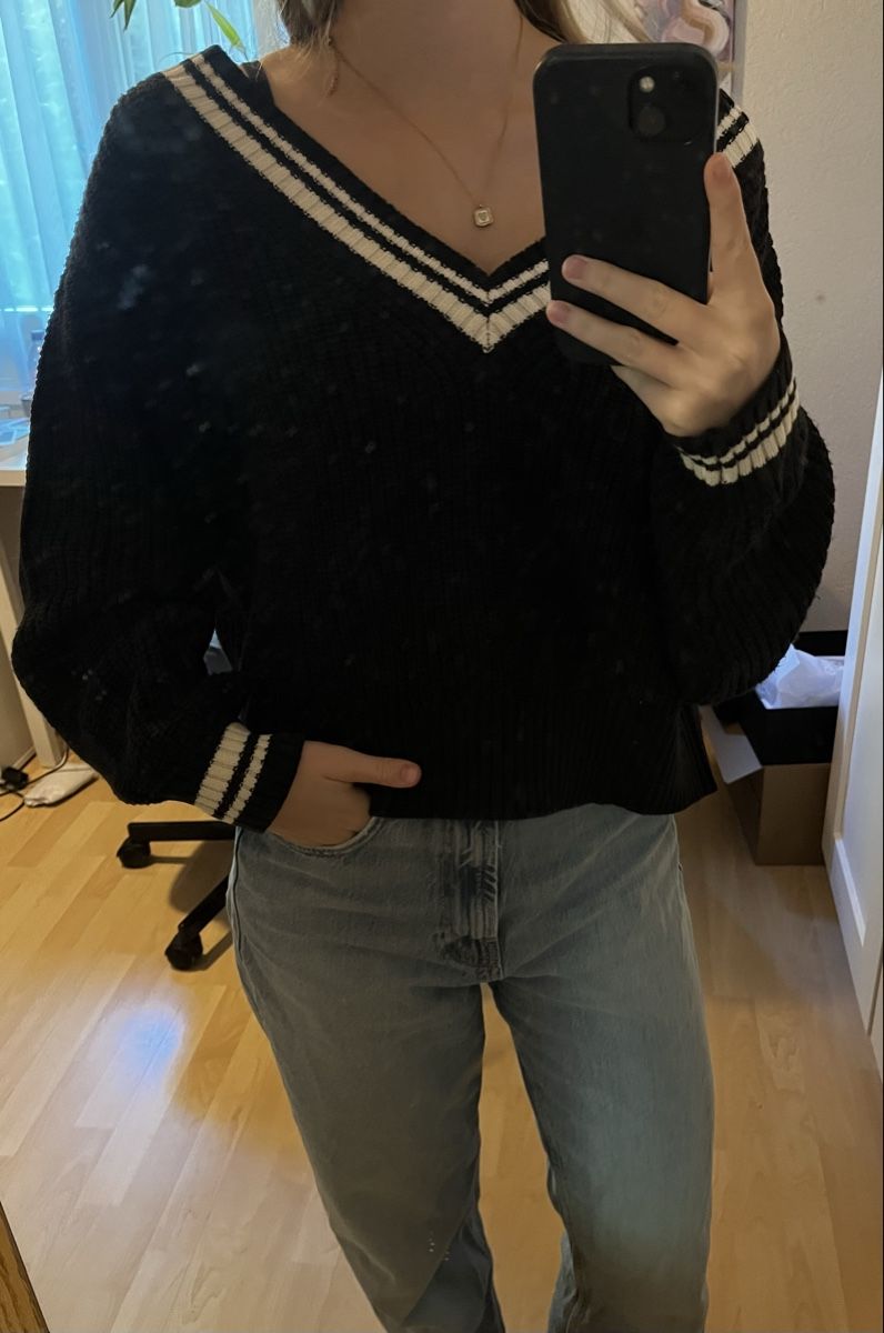 H&M Maglioni & Felpe: Damen Pullover Divided schwarz weiss – Usato da Rombach venduto da sar_8wqy 1