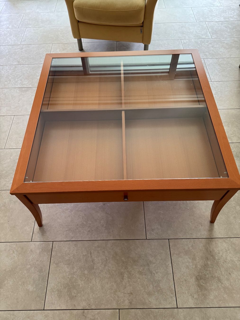 Ligne Roset Tavoli: Schöner Salontisch – Usato da Lachen SZ venduto da goldapsara444