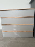 Kommode grau mit Holzelementen 4 Schubladen neuwertig
