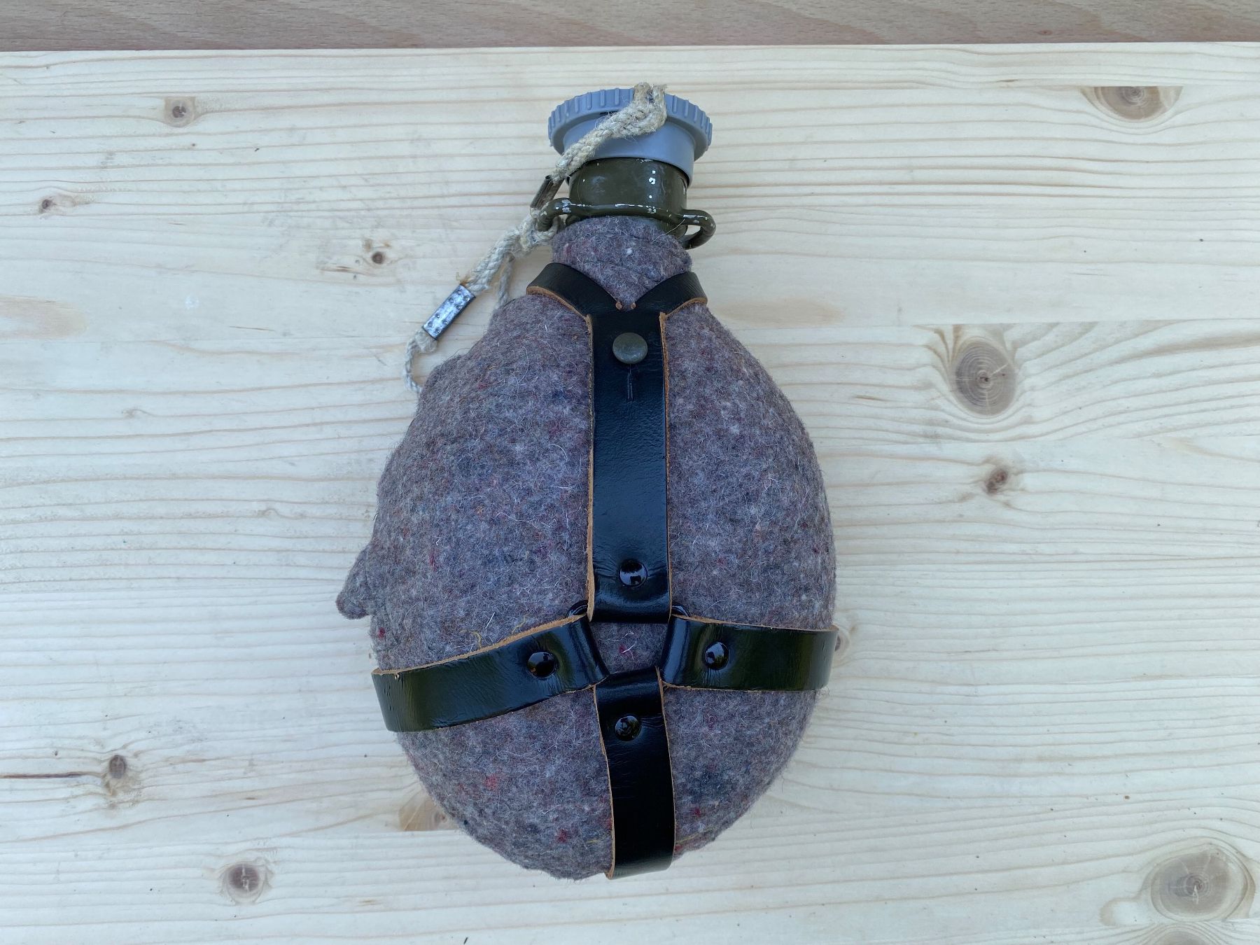 Uniformi: Feldflasche Tschechische Armee – Usato da Feldbach venduto da Olive1 2