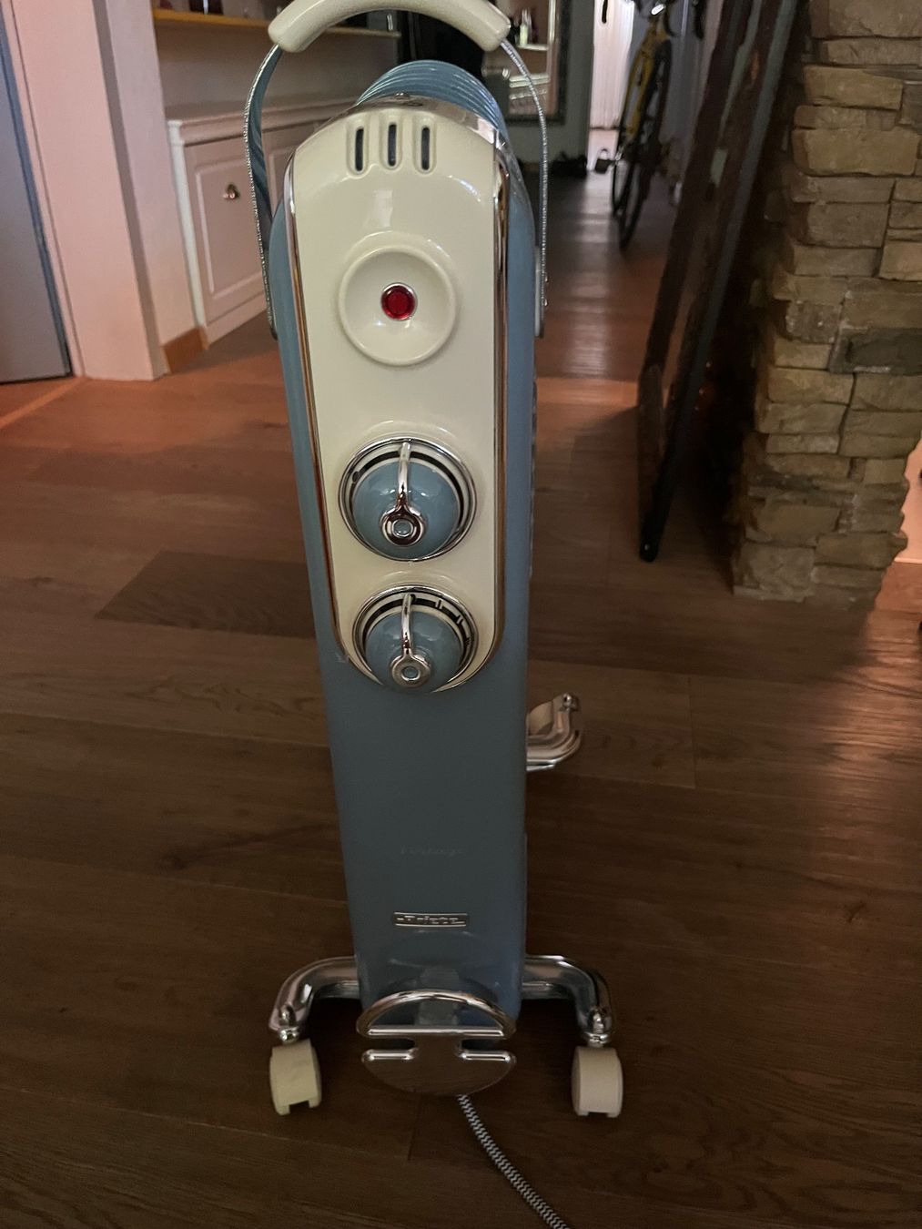 De'Longhi Radiatori: Radiateur ARIETE De’Longhi – Usato da Biel-Bienne venduto da Doriskoloris 1