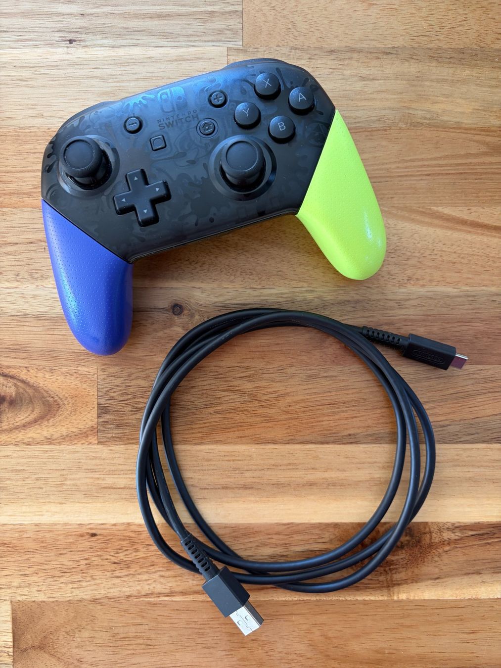 Nintendo Controller: Manette Nintendo Switch Pro Controller Edition Splatoon 3 – Gebraucht aus Pailly von RomainR 1