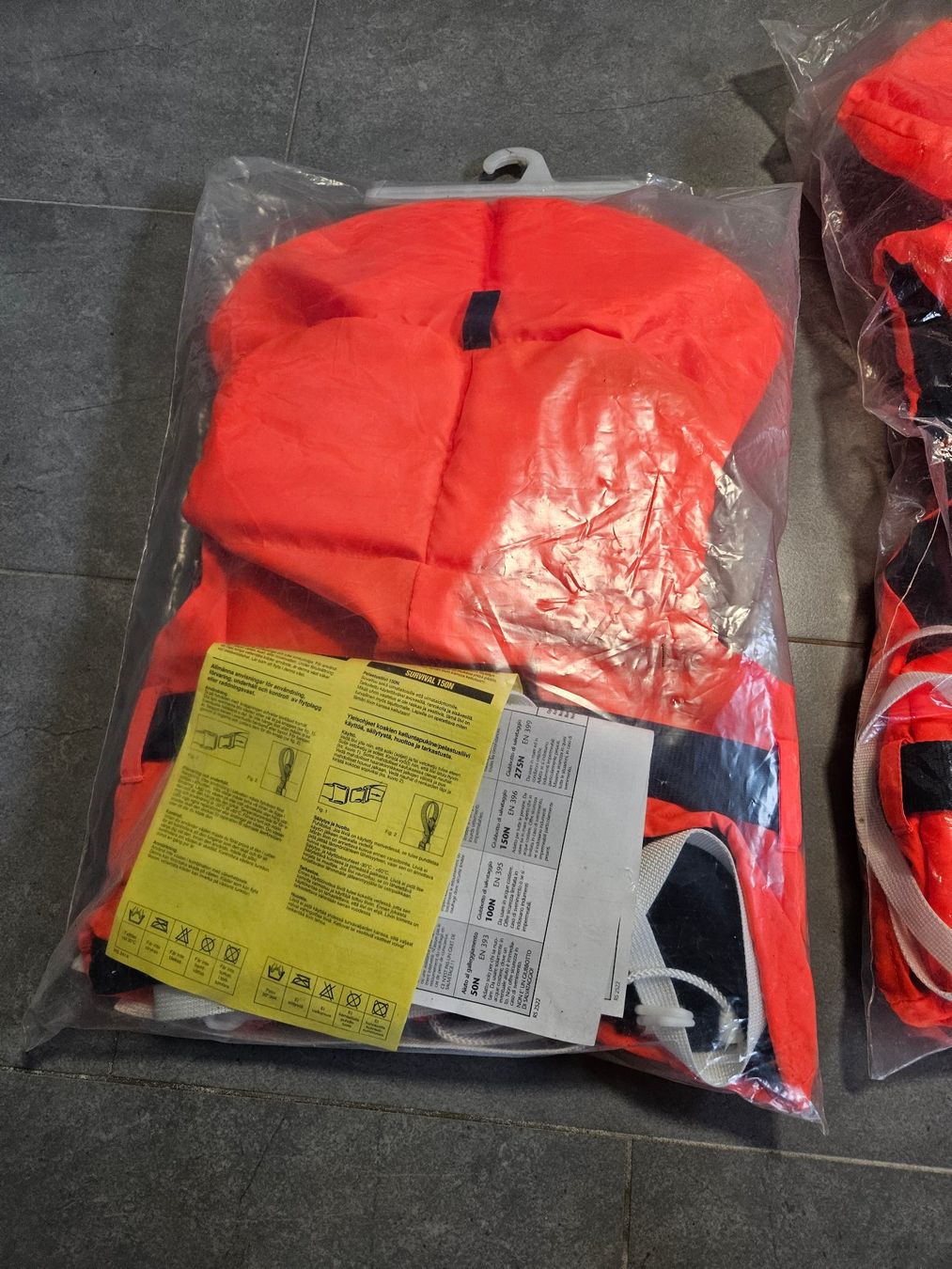 Giubbotti di salvataggio: Schwimmwesten Besto 4 Stück – Usato da Horn venduto da Inntec 4