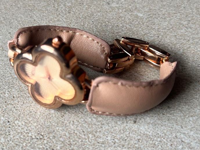 Orologi: montre trèfle rose or, neuve. – Nuovo (secondo la descrizione) da Genève venduto da eli_f6dr 3