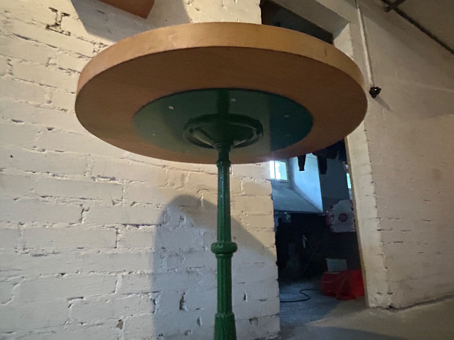 Tables: Wunderschöner Bistrotisch 70cm Durchmesser – D'occasion à Rorschacherberg par Svebe 5