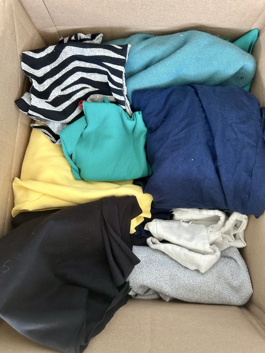 Stoffe: 5kg Stoffresten – Gebraucht aus Oftringen von Black303 1