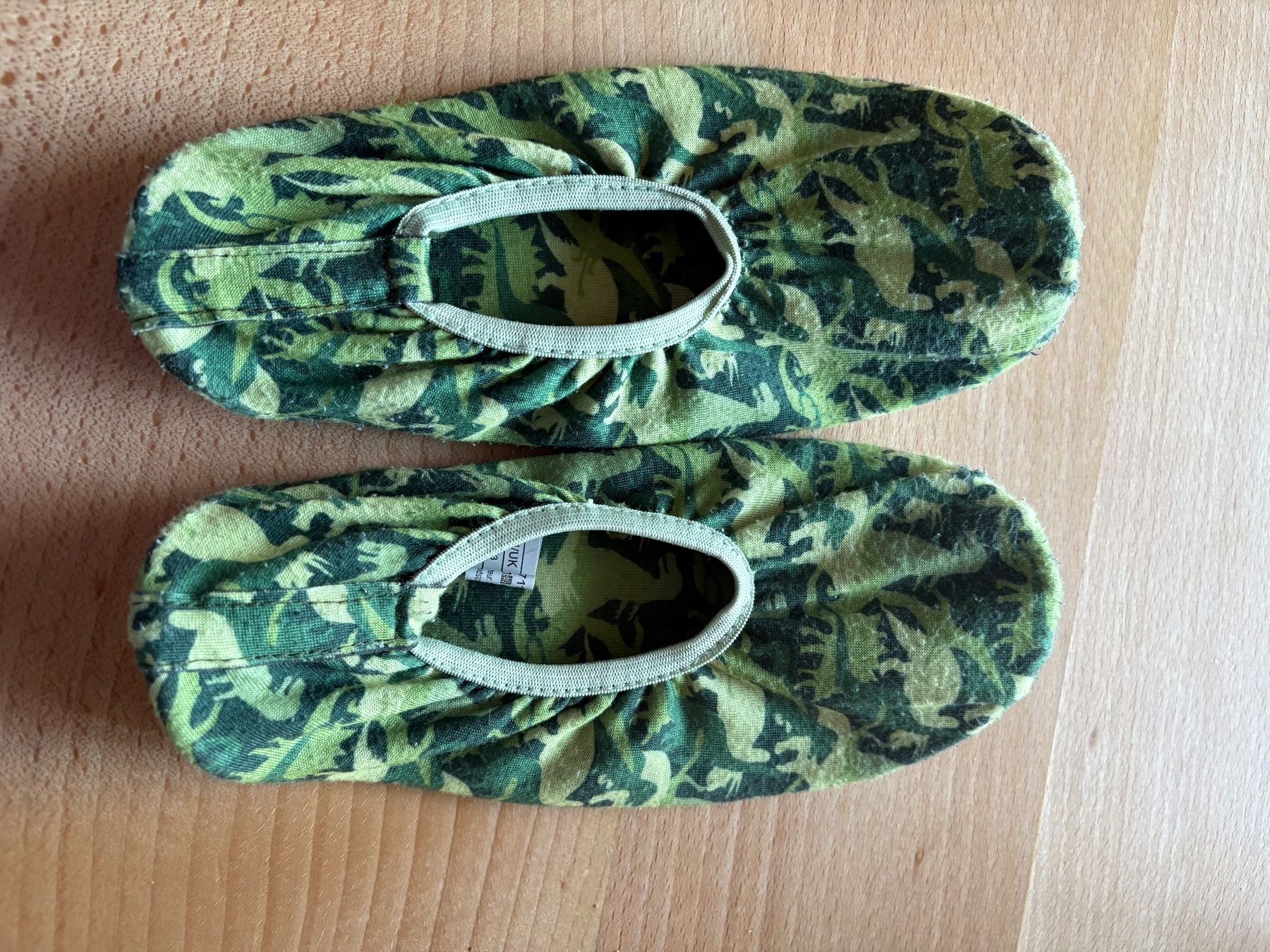 Chaussures hommes: Gymnastikschuhe Grösse 32 – D'occasion à Pfäffikon ZH par rue78