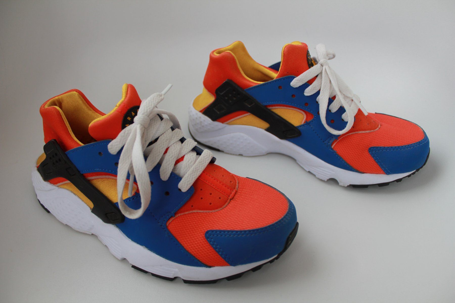 Nike Herrenschuhe: Nike Huarache multicolores, taille 37.5 – Gebraucht aus Peseux von Gilloss 2