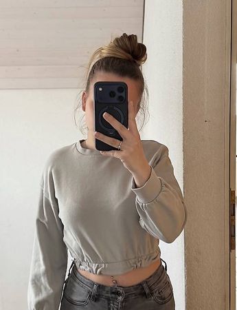 ZARA CROP SWEATSHIRT