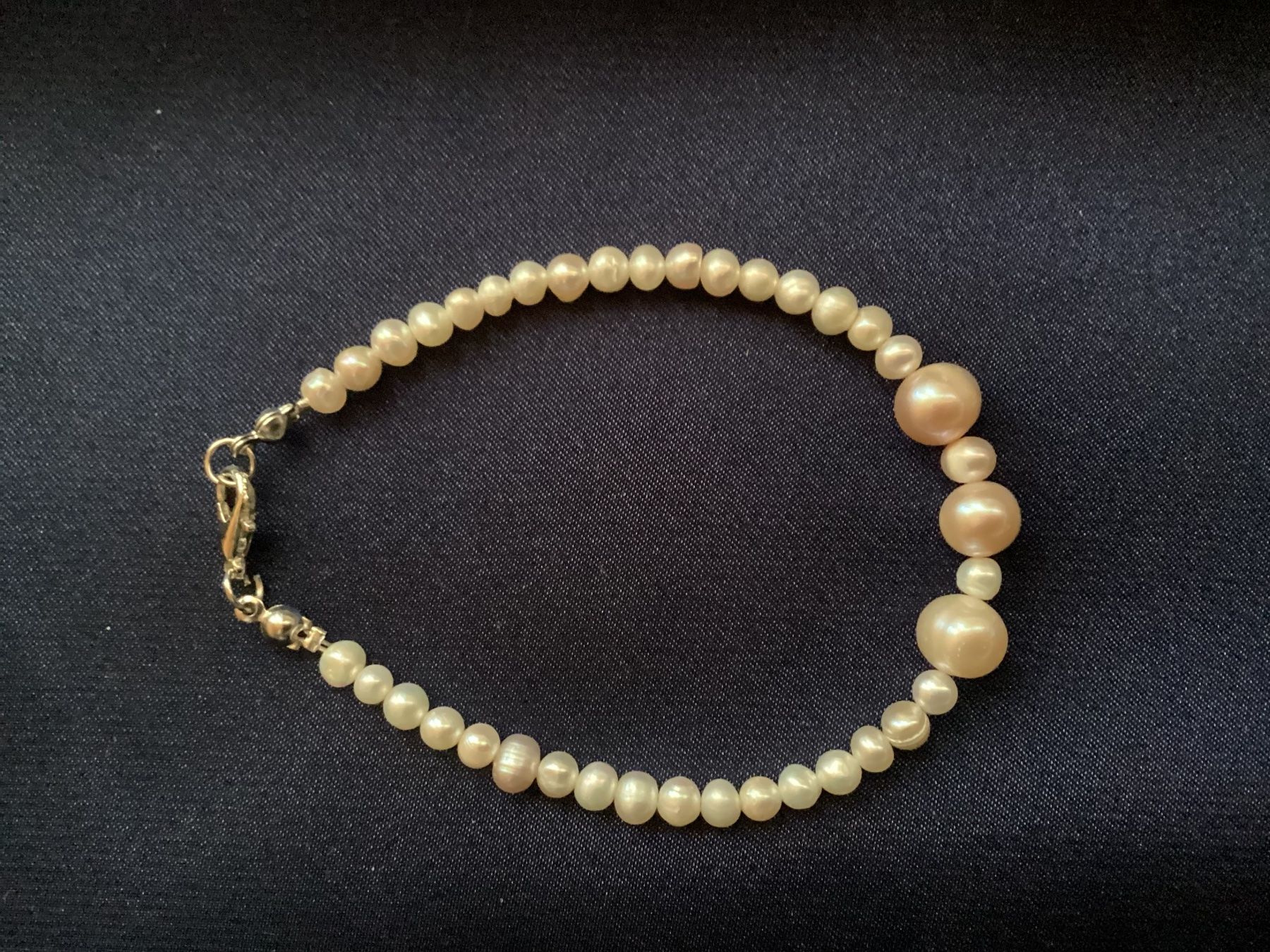 Armbänder & -reifen: Süsswasserperlen Armband - klassisch + elegant – Neu und originalverpackt aus Laax von kri_95f5 2