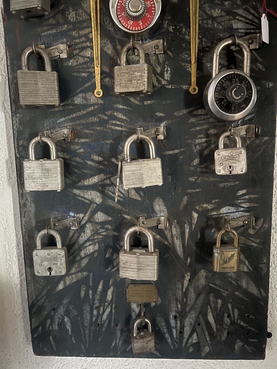 Lucchetti: Master Padlocks Wand-Display mit Vorhängeschlössern – Usato da Mellingen venduto da Oelquelle 2