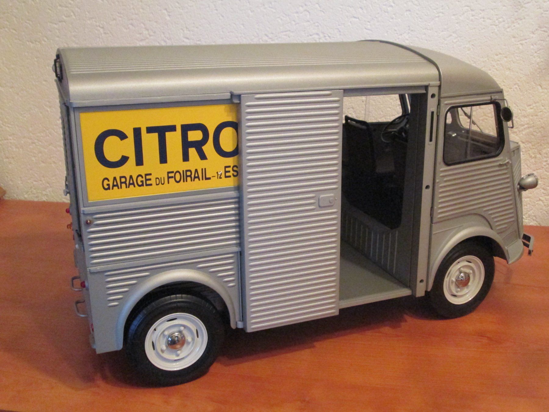 Pocher Modellini d'auto: Citroën Type H  1/8 – Nuovo (secondo la descrizione) da Bonfol venduto da zagato43e 1