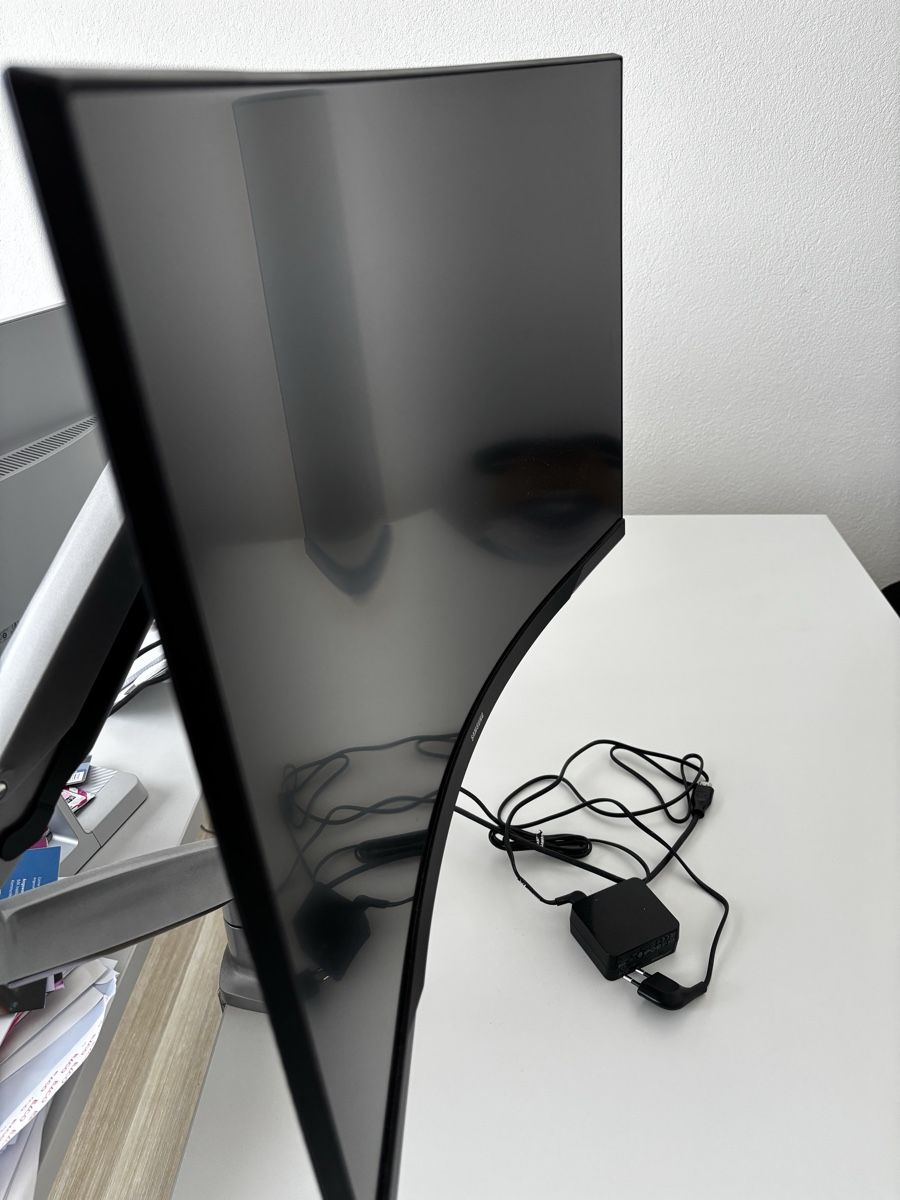 Samsung Monitor: SAMSUNG Odyssey Bildschirm 32 Zoll – Usato da St. Gallen venduto da bla_7qwr 2