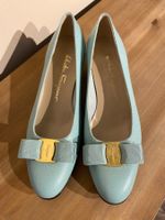 Salvatore Ferragamo Vintage Vara Pumps – Türkis – 8 B / 38,5