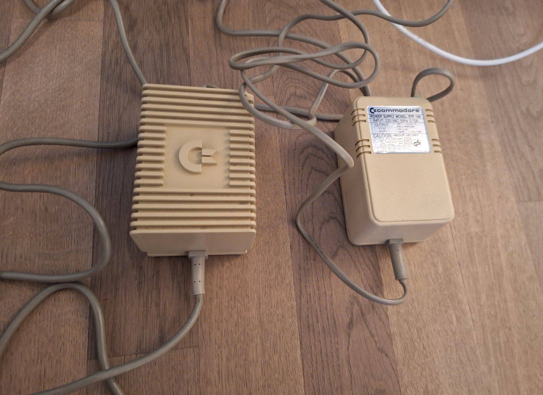 Commodore PCs: C64 Commodore Personal Computer mit Diskettenlaufwerk 1541 – Gebraucht aus Liebefeld von  6