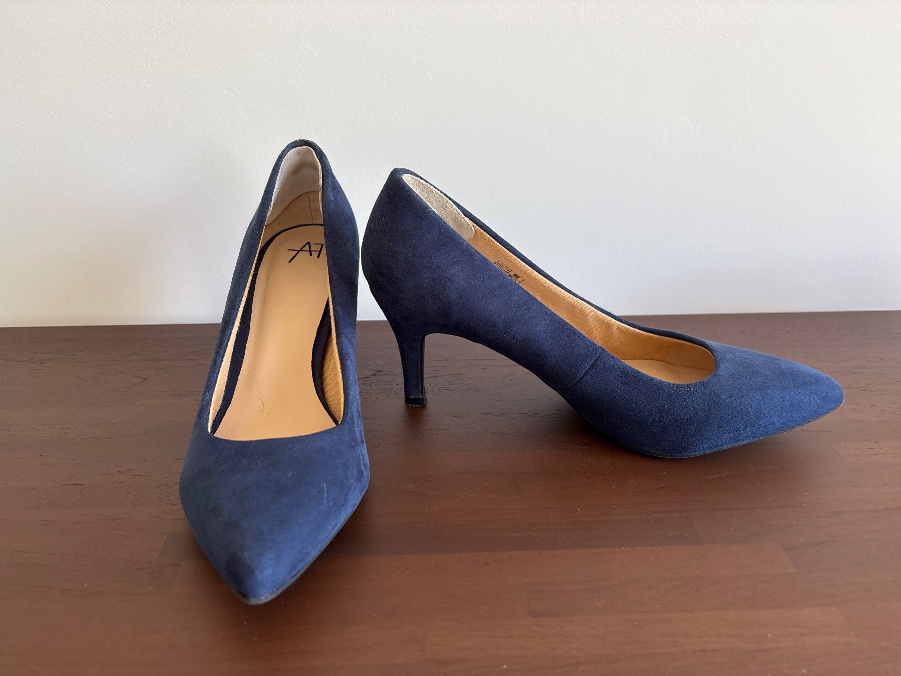 Damenschuhe: Absatzschuh Blau Wildleder Gr. 38 – Gebraucht aus Zürich von cha_jz8q 1