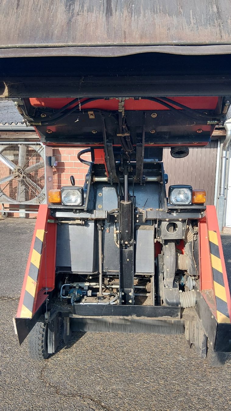 Hako Tutte le macchine: Wischmaschine Hako Jonas 1100 – Usato da Diegten venduto da Puller1291 4