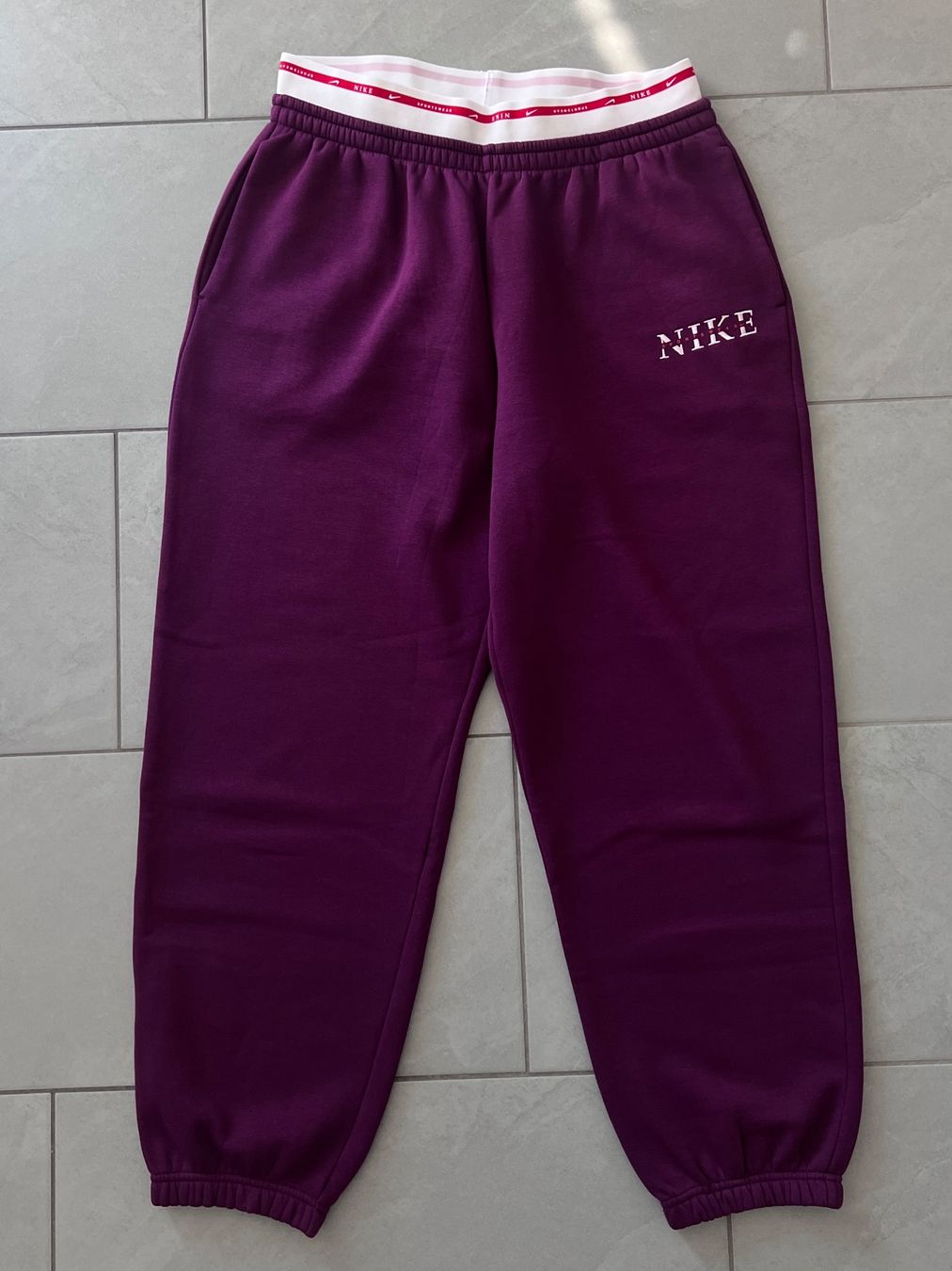 Nike Pantalons: NIKE JOGGINGHOSE GR.L – Neuf (Voir description) à Kaltbrunn par .-Chantally-.