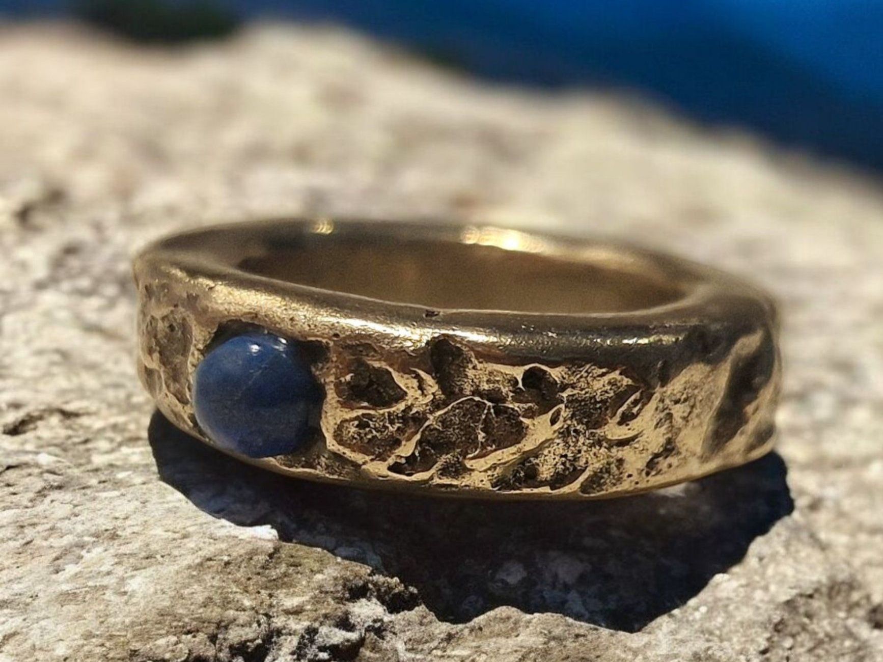 Ringe: Naturstyle-Ring Bronze, selbstgeschl. Lapislazuli, Gr. 54 – Neu und originalverpackt aus Aarau von Schmuckhoehle_MD 2
