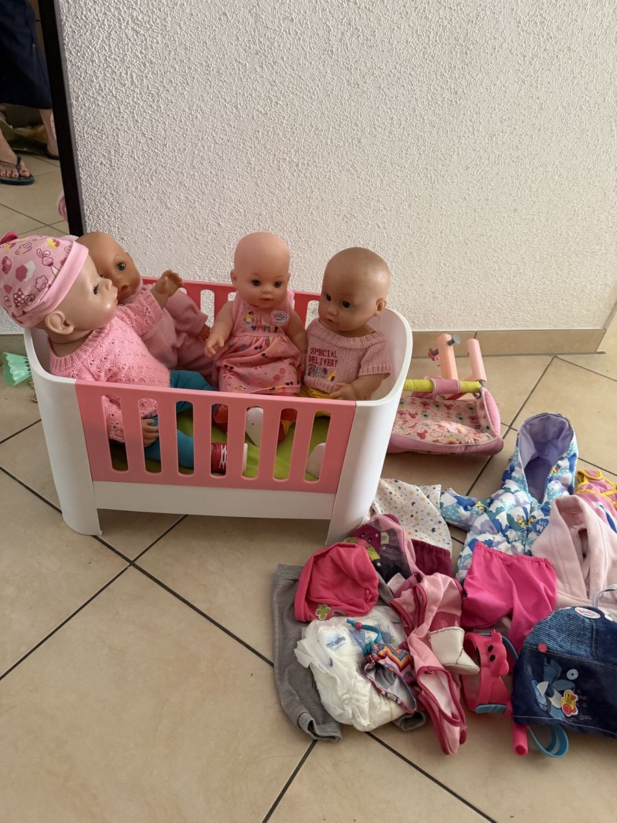 Poupées: Doll Clothes Bundle incl. accessories, good condition – D'occasion à Baar par Gar_f9sz 1