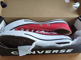 Converse Baskets rouge taille 37 neuves 
