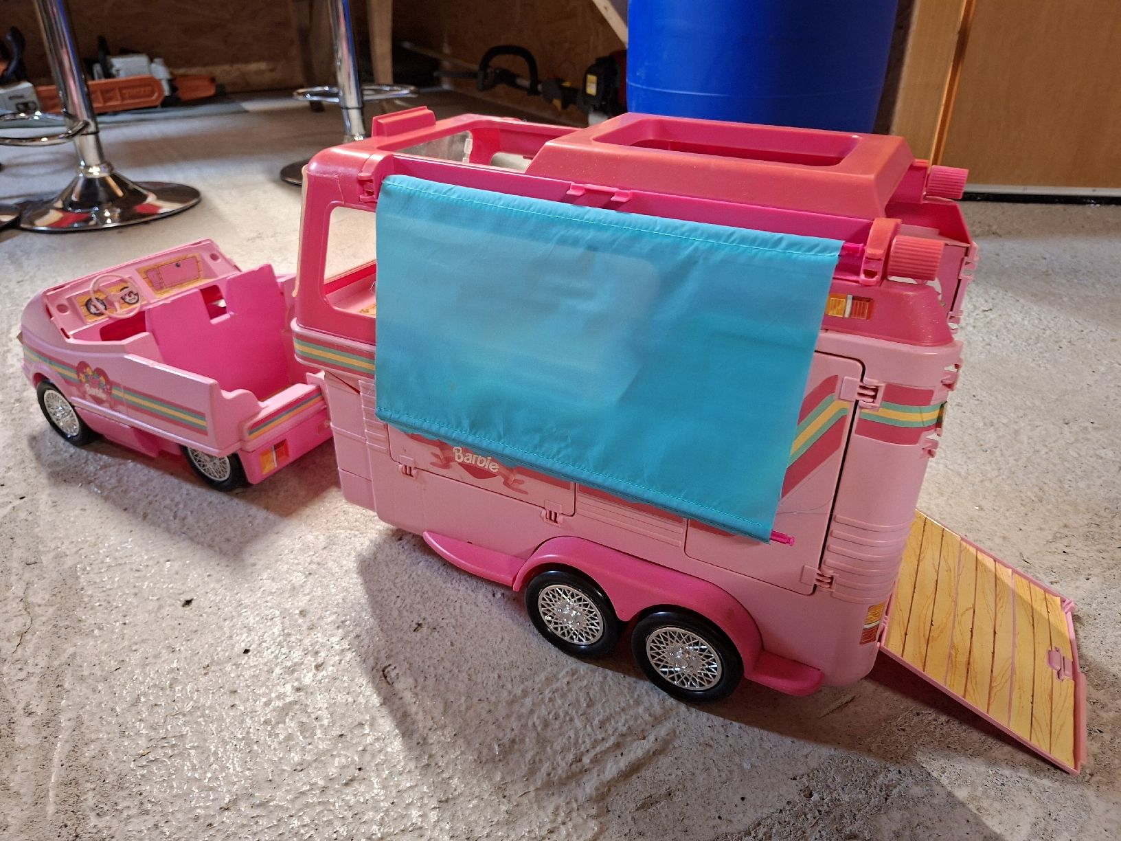 Giocattoli: Barbie Auto mit Pferdeanhänger – Usato da Ennetmoos venduto da Odi19 1