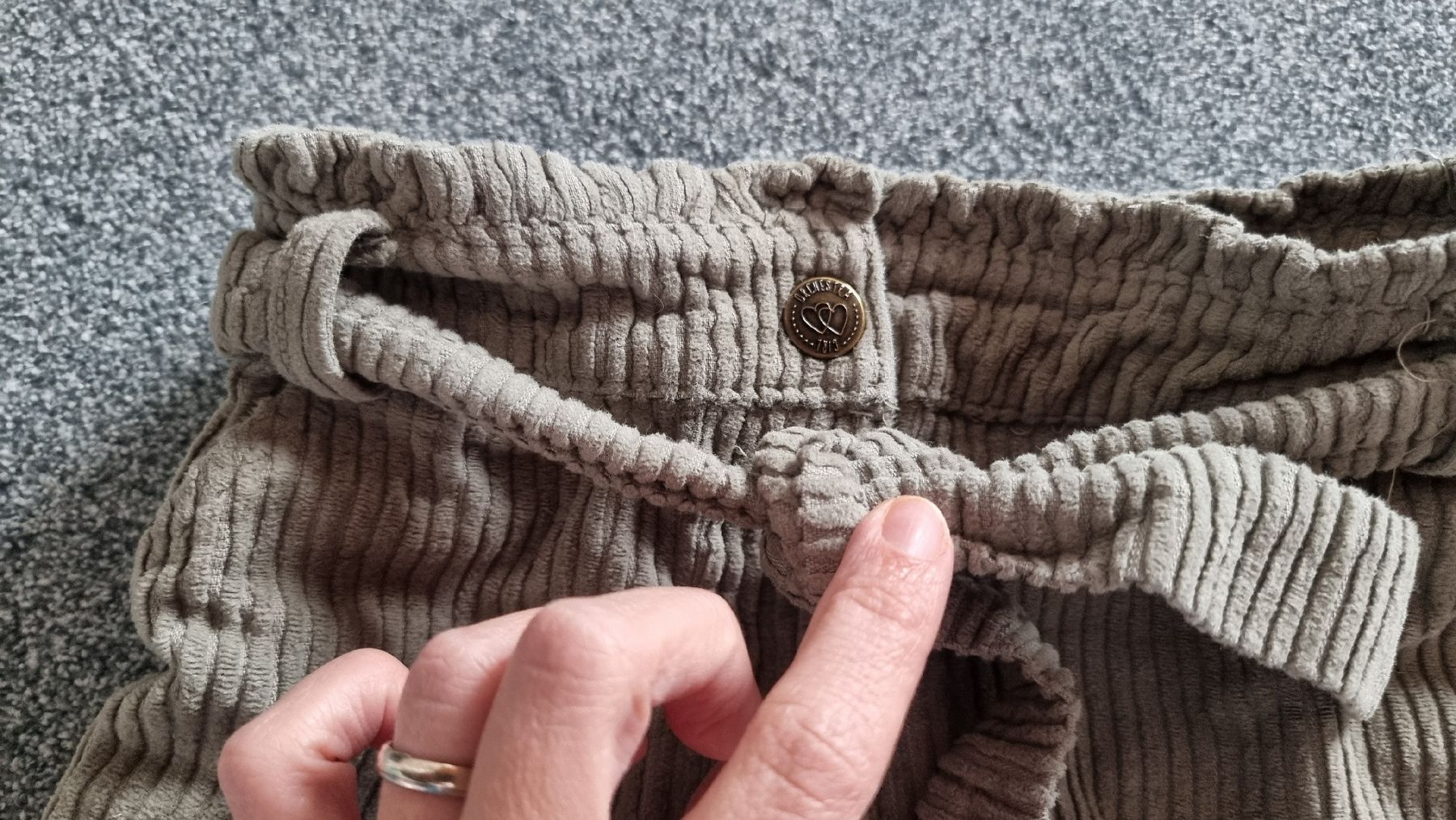Pantalons: Short velours 5 ans – D'occasion à Les Breuleux par Mily1991 1