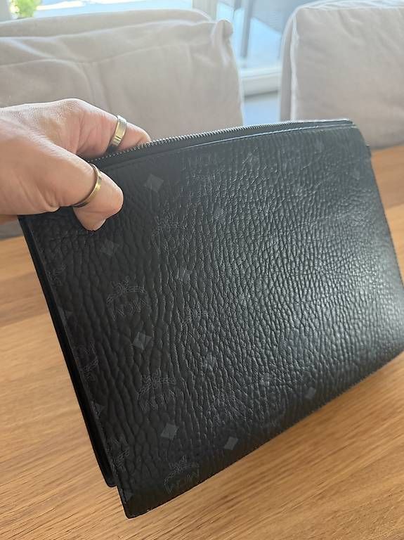 Mcm Borse: MCM Pouchette – Usato da Niederglatt ZH venduto da ale_9sjb 2