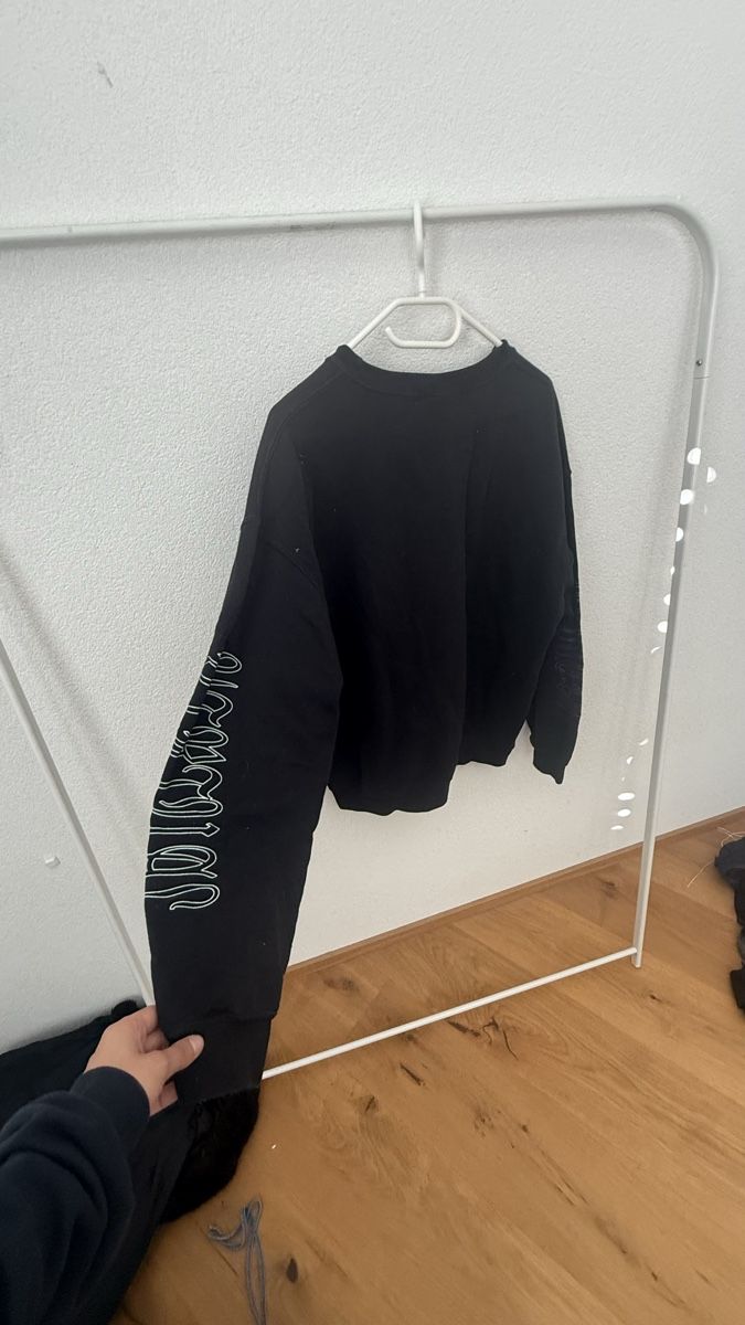 Pulls & Sweat-shirts: Schwarzer Mennace Pullover mit Grafik-Print Grösse L – D'occasion à Gelterkinden par teddywidder 2