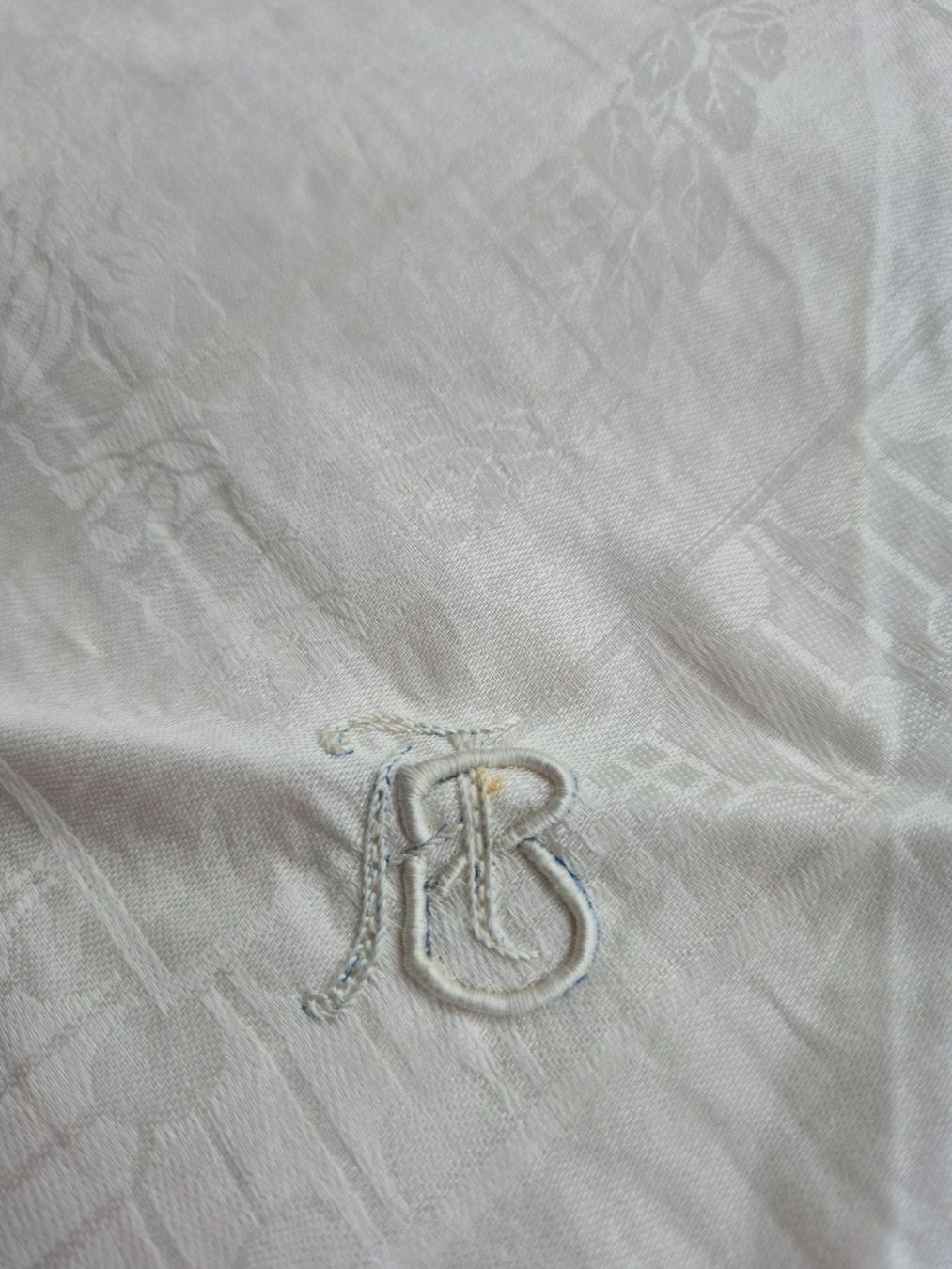 Altra biancheria da tavola: Art Deko Damast Tischtuch mit Monogramm "AB" – Nuovo (secondo la descrizione) da Bern venduto da aronari 1