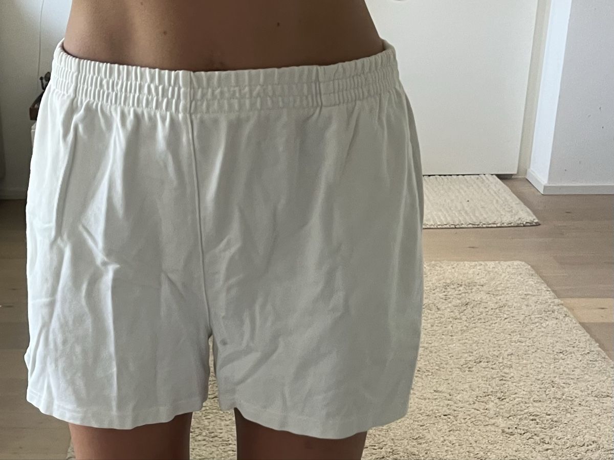 Brandy Melville Pantalons: Brandy shorts – D'occasion à Zürich par rox_ws8v