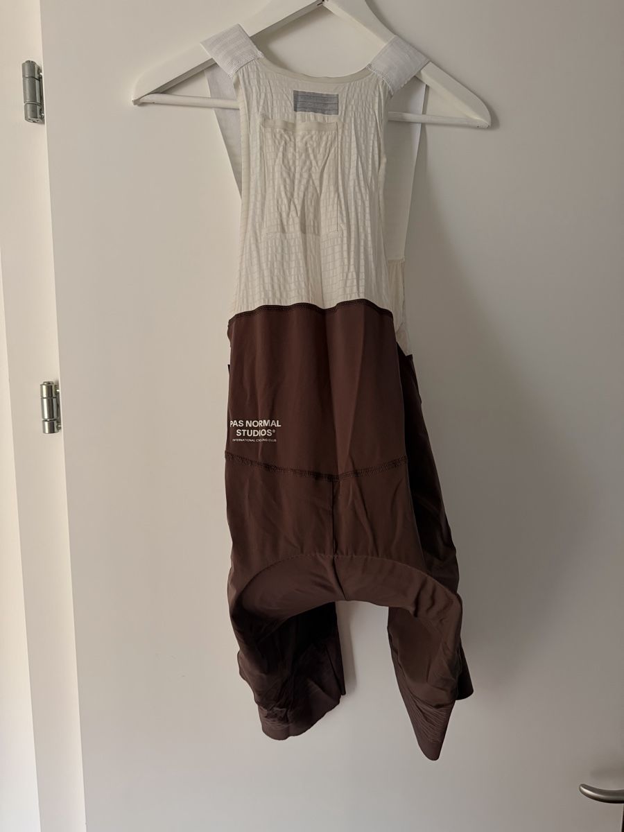 Pas Normal Studios Pantaloni: PAS NORMAL STUDIOS Mechanism Pro Bib M Light Brown Men – Usato da Zürich venduto da den_t9wl 3