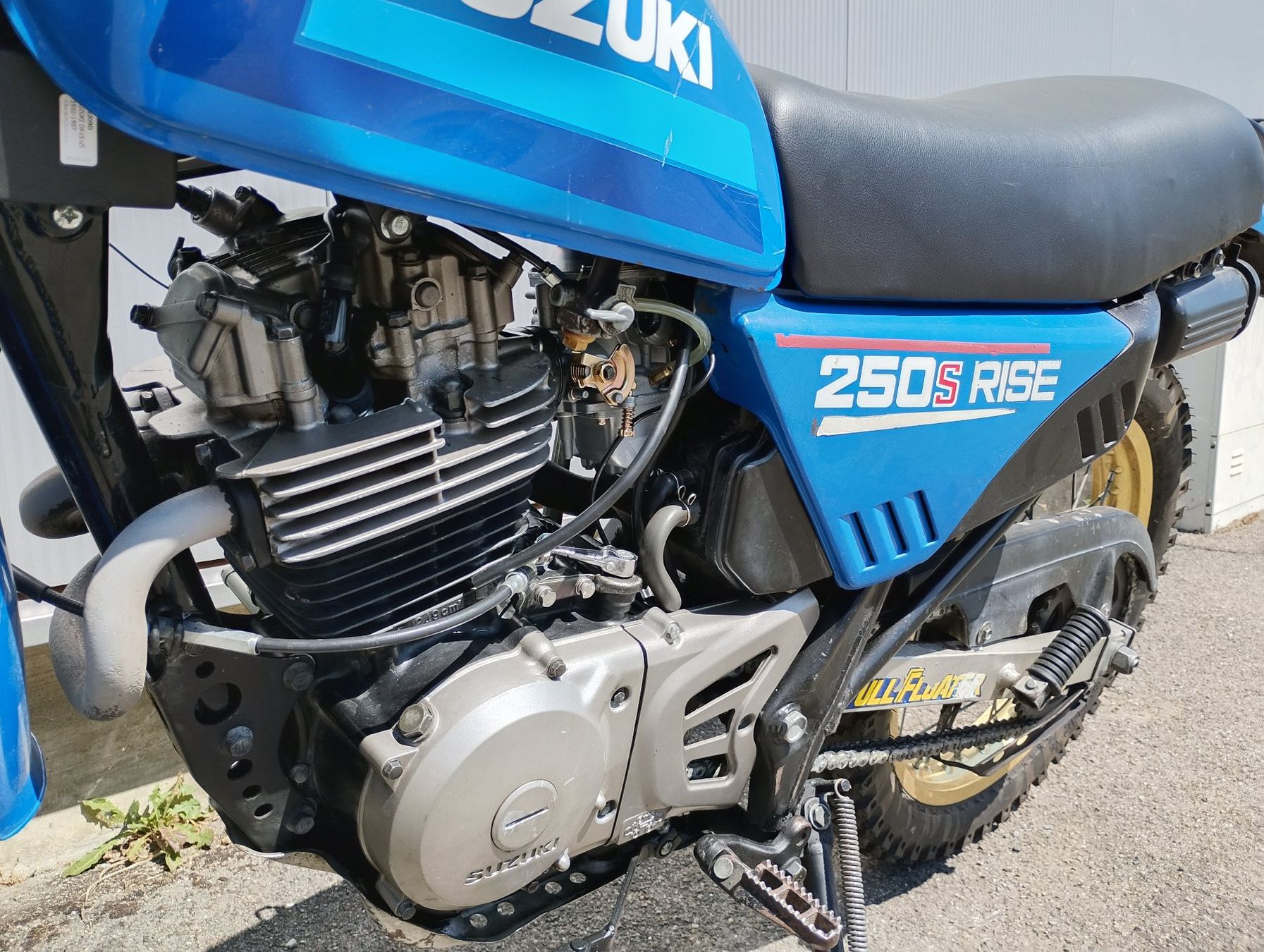 Suzuki Enduro: Suzuki DR 250 S Veteran – Defekt aus Basadingen von Class-X_Parts 6