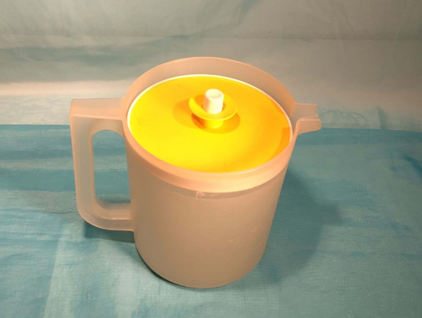 Tupperware Recipients et similaires: Tupperware Kanne mit Spezialverschluss – D'occasion à Bellach par JingleCherry 2