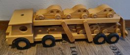Holzspielzeug Autotransporter 5 Autos, Schweizer Produkt