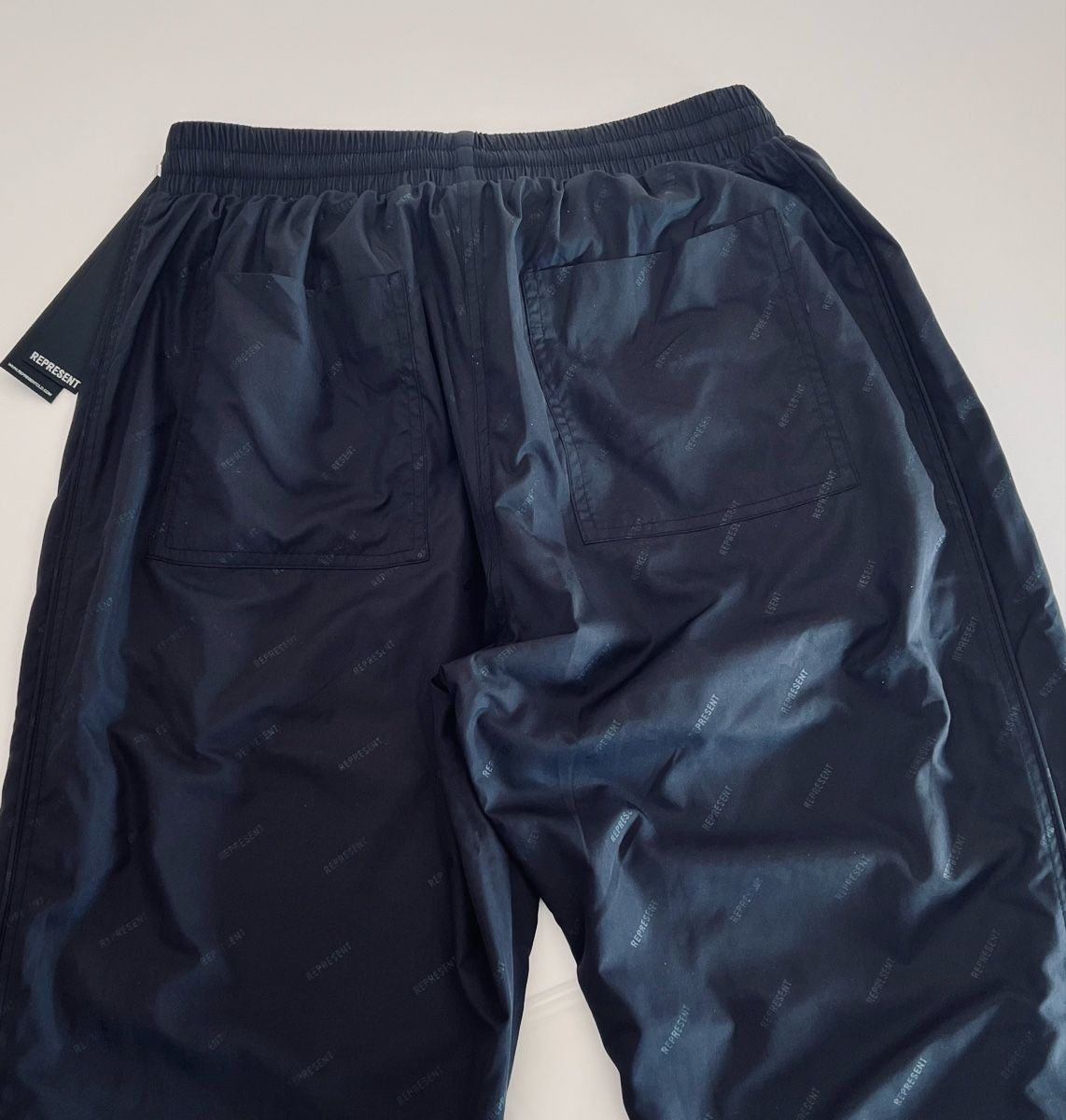 Represent Pantaloni: Represent trackpant allover logo L – Nuovo e nell'imballaggio originale da Savièse venduto da Cedric007 2