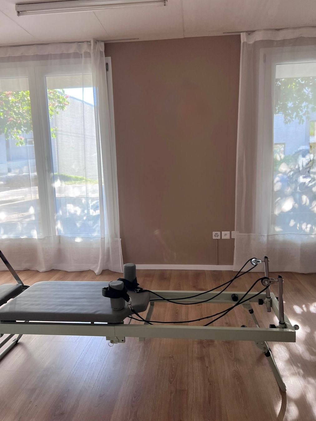 Gonser Hometrainer: Pilates Reformer klappbar weiss/grau – Nuovo e nell'imballaggio originale da Niederrohrdorf venduto da gbg_szg9
