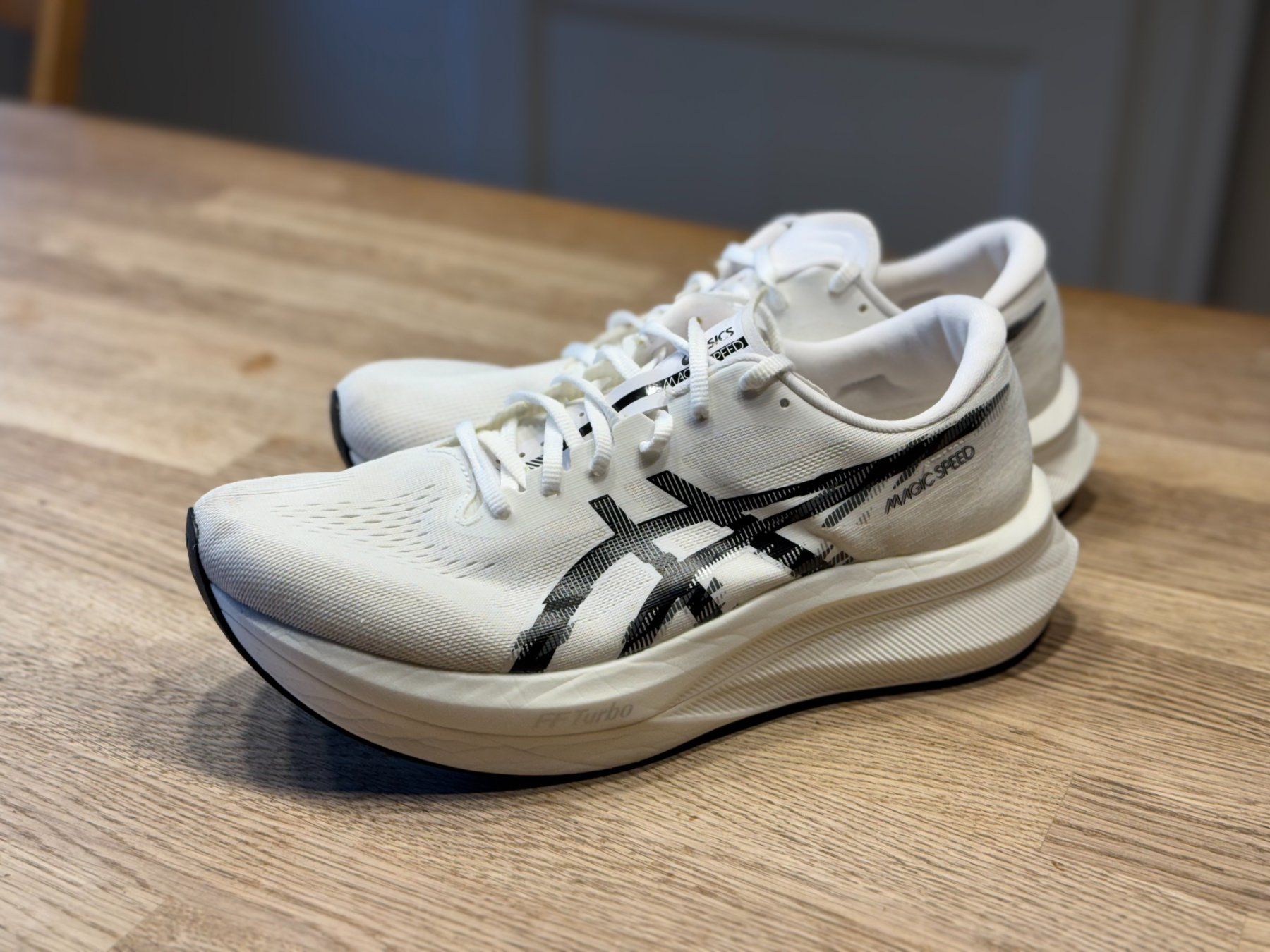 Asics Herrenschuhe: Asics Magic Speed 4 Laufschuh mit Carbonplatte Running – Gebraucht aus Zofingen von swissairforce 1