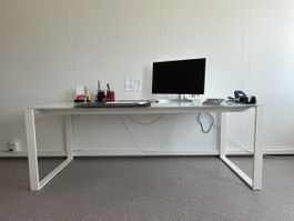 Schreibtisch