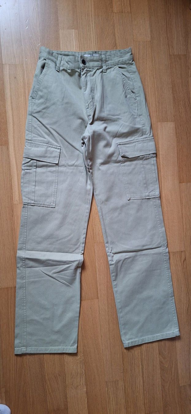 Stradivarius Pantaloni: Stradivarius, pantalon cargo – Nuovo (secondo la descrizione) da Lussery-Villars venduto da pousinete02