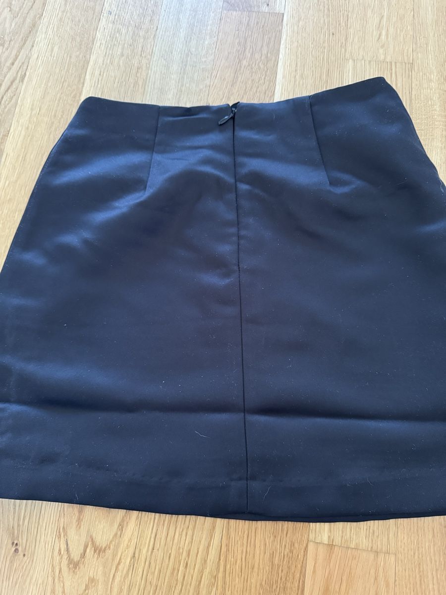 H&M Röcke: Schwarzer H&M Rock mit Schleifen Gr. 34 – Neu und originalverpackt aus Beringen von ste_bh8w 1